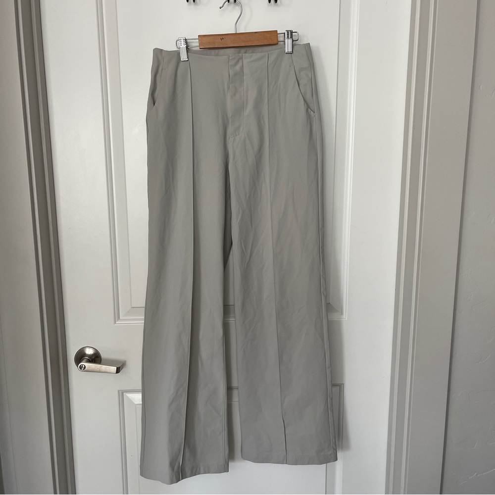 Vuori Women’s Dress Pants. Size S